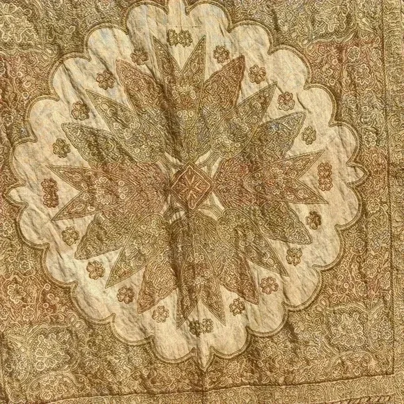 Vintage Wall hanging / piano shawl - Picture 5 of 9